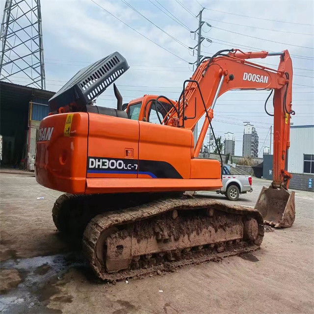 29 تن آماده استفاده شده حفاری برای کار و تجربه استفاده شده کره وارد Doosan DX 300LC در وضعیت خوب
