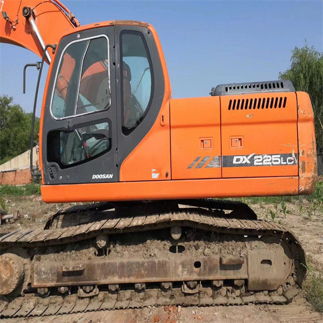 22 تن آماده براي کار و تجربه استفاده شده کره وارد Doosan DX 225 LC در حالت خوب