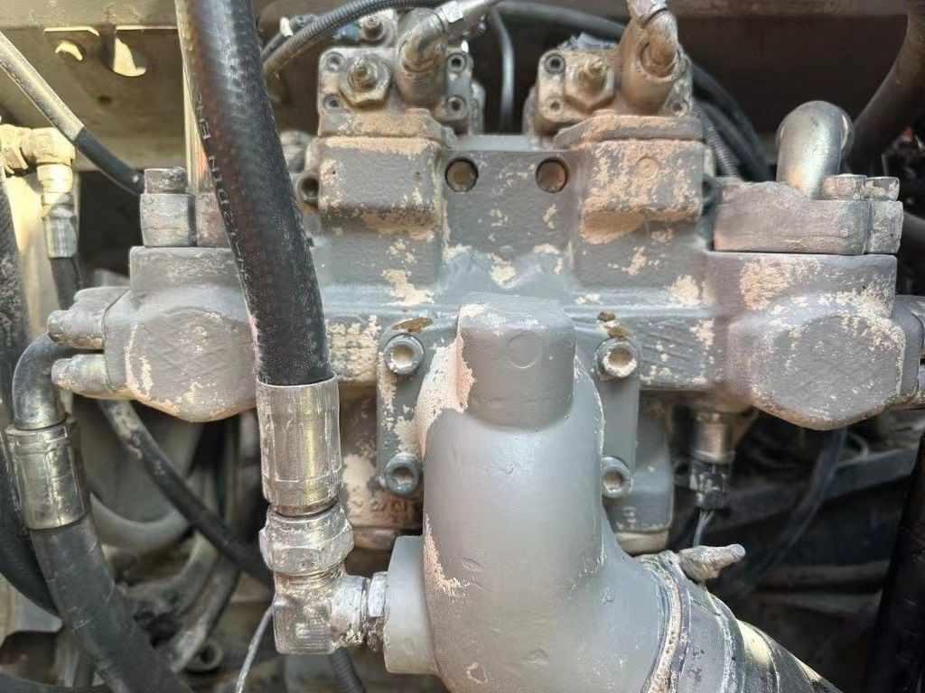 21 تن آماده استفاده شده حفاری برای کار و تجربه استفاده شده کره وارد شده Hitachi 210-3 در وضعیت خوب