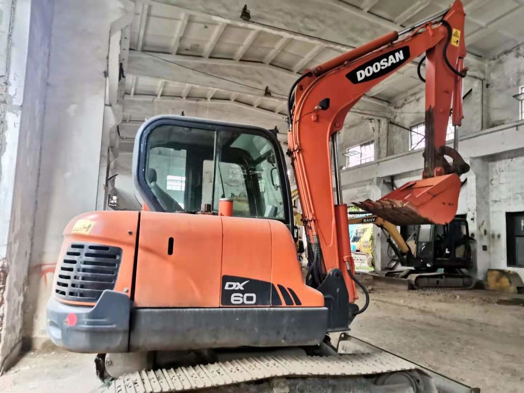 6 تن آماده براي کار و تجربه استفاده شده کره وارد DOOSAN DX60 در حالت خوب