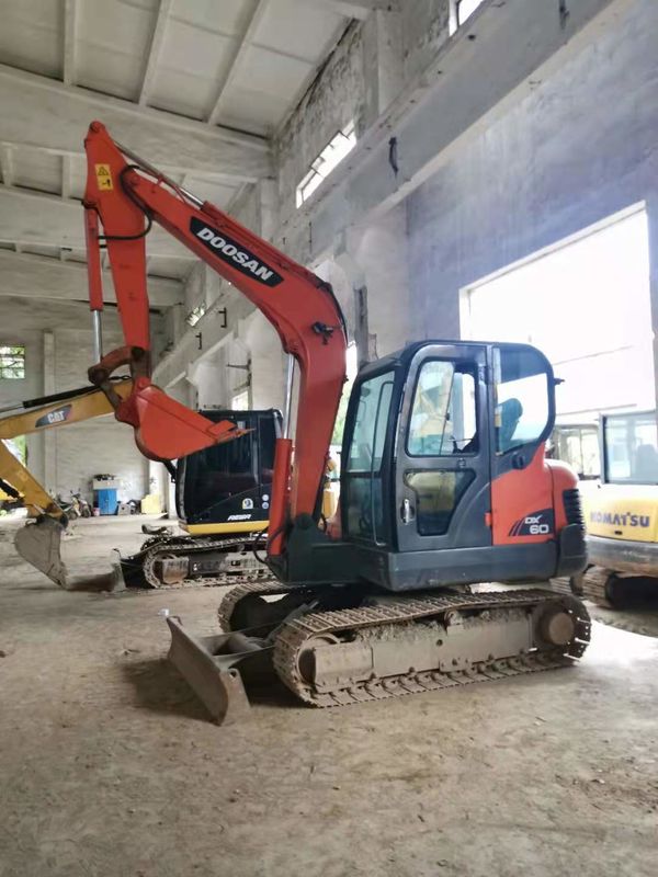 6 تن آماده براي کار و تجربه استفاده شده کره وارد DOOSAN DX60 در حالت خوب
