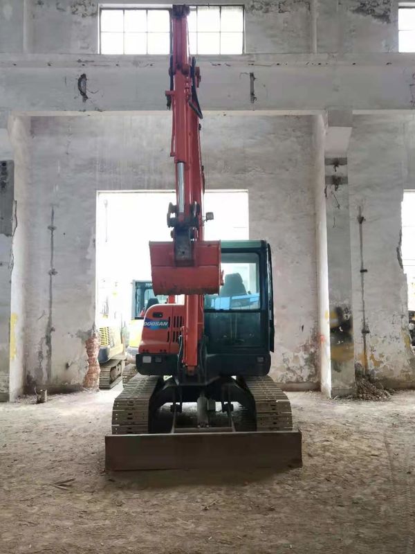 6 تن آماده براي کار و تجربه استفاده شده کره وارد DOOSAN DX60 در حالت خوب