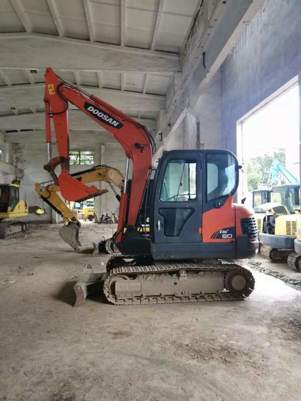 6 تن آماده براي کار و تجربه استفاده شده کره وارد DOOSAN DX60 در حالت خوب