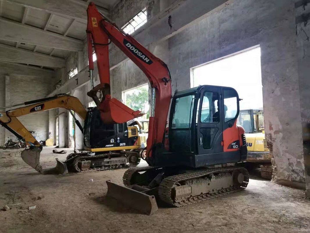 6 تن آماده براي کار و تجربه استفاده شده کره وارد DOOSAN DX60 در حالت خوب