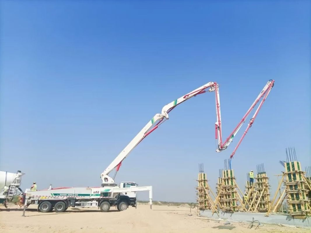 6×4 یا 8×4 درایو آماده برای کار XCMG. HB37A 37 متر کامیون پمپ بتن برای تحویل بتن و ریختن