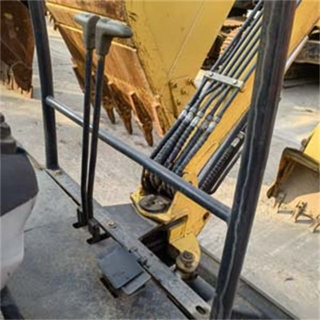 2 تن استفاده شده ژاپن Komatsu PC 20 MR Excavator خزنده با ساعات کاری کم و ایده آل