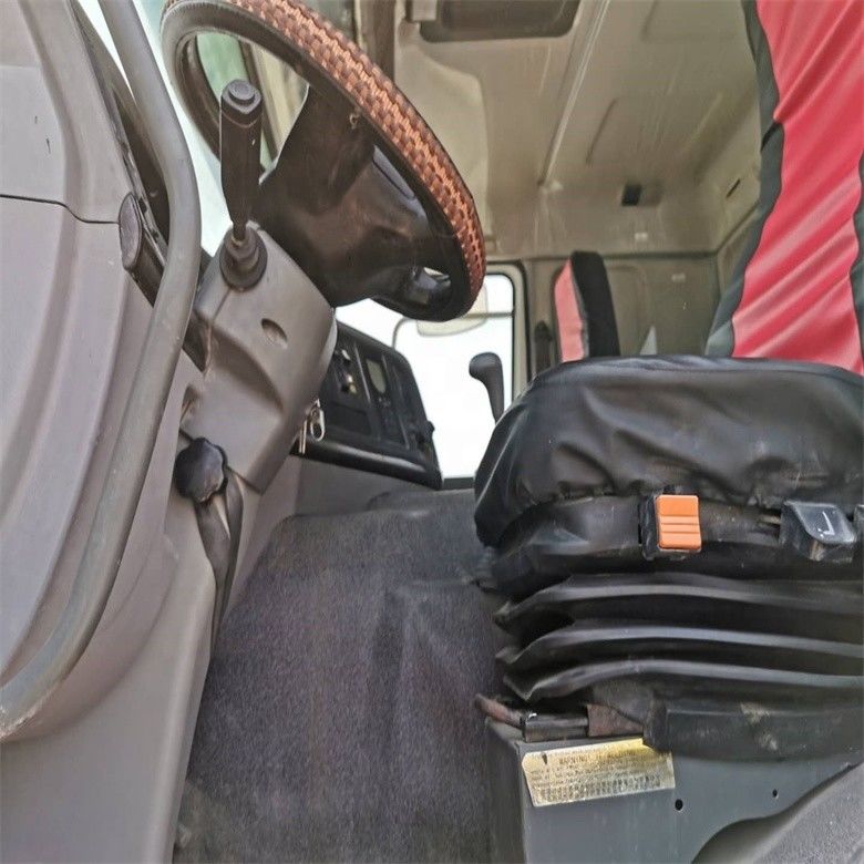 کامیون سینو HOWO 6x4 کامیون آب 12-16m ناحیه پاشی 25000kg وزن کل وسیله نقلیه