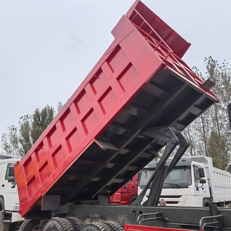 کامیون دوتایی 371 اسب بخار استفاده شده Howo کامیون 6x4 با سیستم چند رسانه ای 10 چرخ
