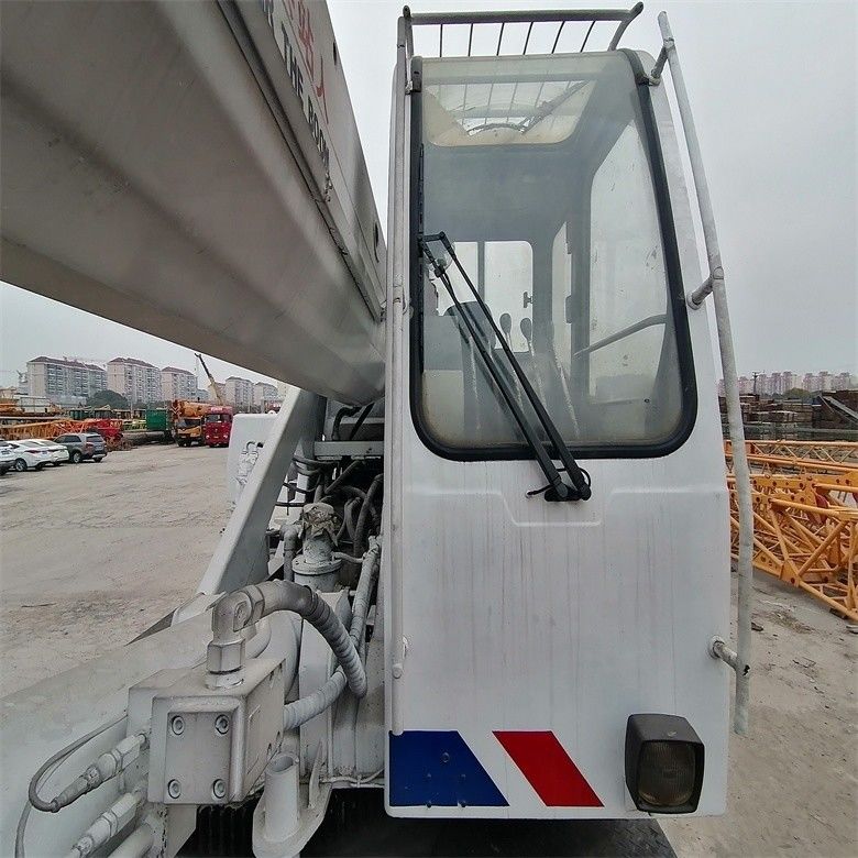 جرثقیل کامیون دوچرخه ای 20 تن Zoomlion QY25V استفاده شده با 3000-4000 ساعت کار