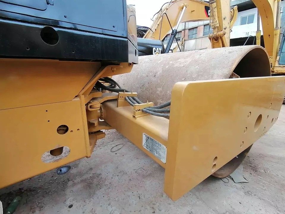 حالت خوب CAT CS-583D رولر جاده ای تک درام با قطعات اصلی