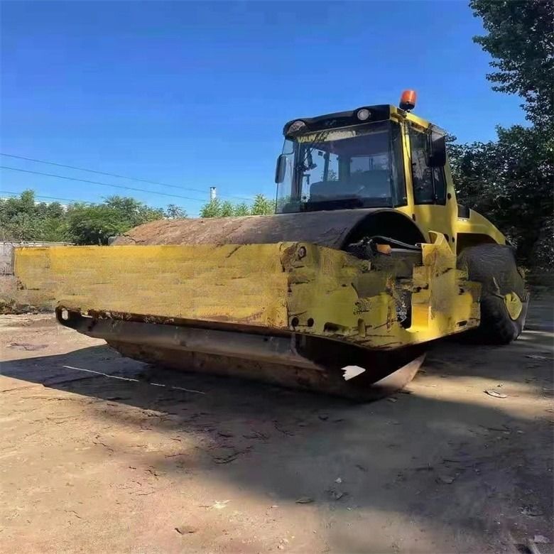 محبوبیت زیادی از BW 226DH-4 Compactor Bomag با 2000-2100 ساعت کار لذت می برد
