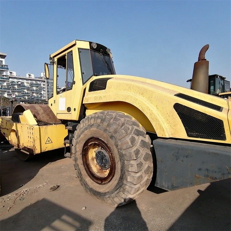محبوبیت زیادی از BW 226DH-4 Compactor Bomag با 2000-2100 ساعت کار لذت می برد