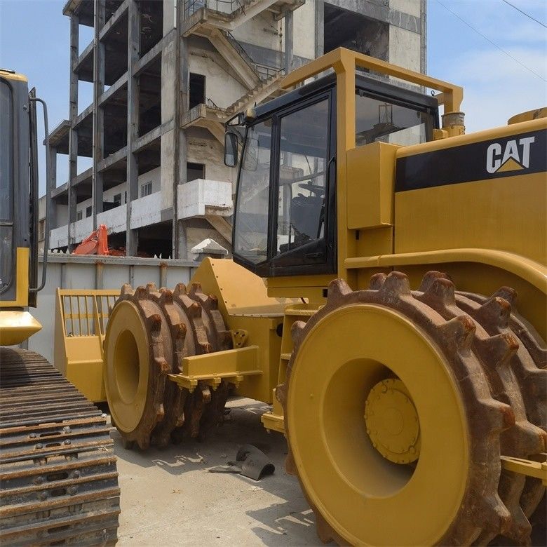 35 تن استفاده شده Caterpillar Cat 826G کمپکتور در حالت عالی رنگ اصلی ژاپن