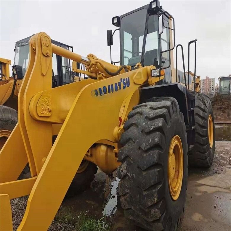 بارگذاری بسیار Komatsu WA470-3 با بارگذاری 7 تن و 11 لیتر از ژاپن