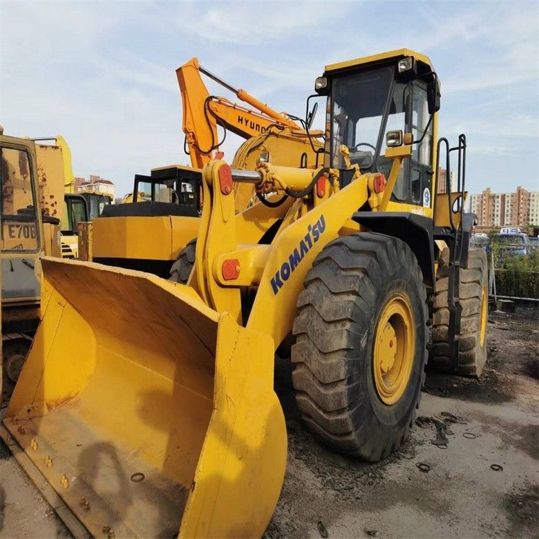 بارگذاری بسیار Komatsu WA470-3 با بارگذاری 7 تن و 11 لیتر از ژاپن