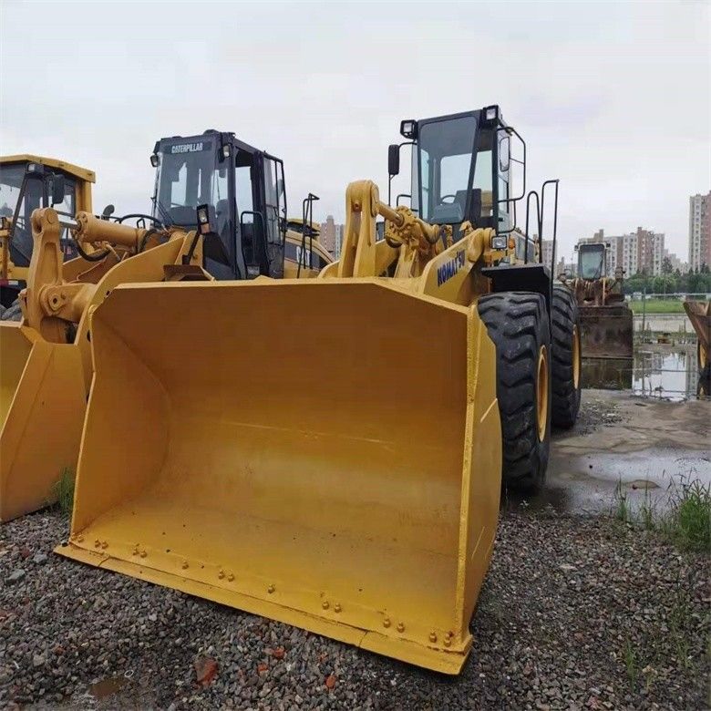 بارگذاری بسیار Komatsu WA470-3 با بارگذاری 7 تن و 11 لیتر از ژاپن