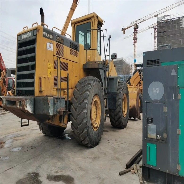 ساعات کار کم WA600-6 بارگیری چرخ از ژاپن با وزن ماشین 44000-44500 kg