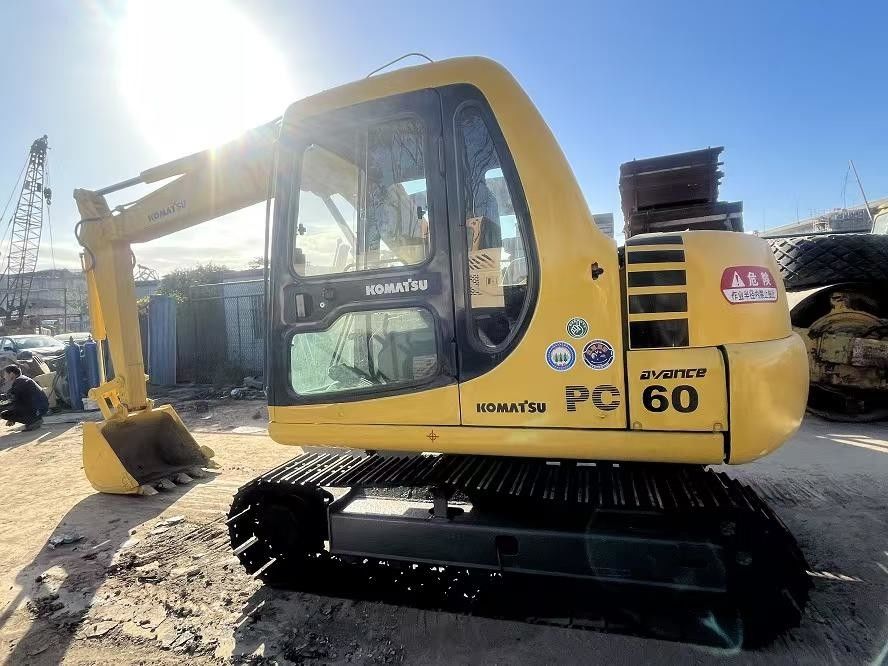 استفاده شده KOMATSU کاوشگر خزنده PC60-7 دست دوم KOMATSU PC60-7 تجهیزات حفاری کاوشگر ردیاب