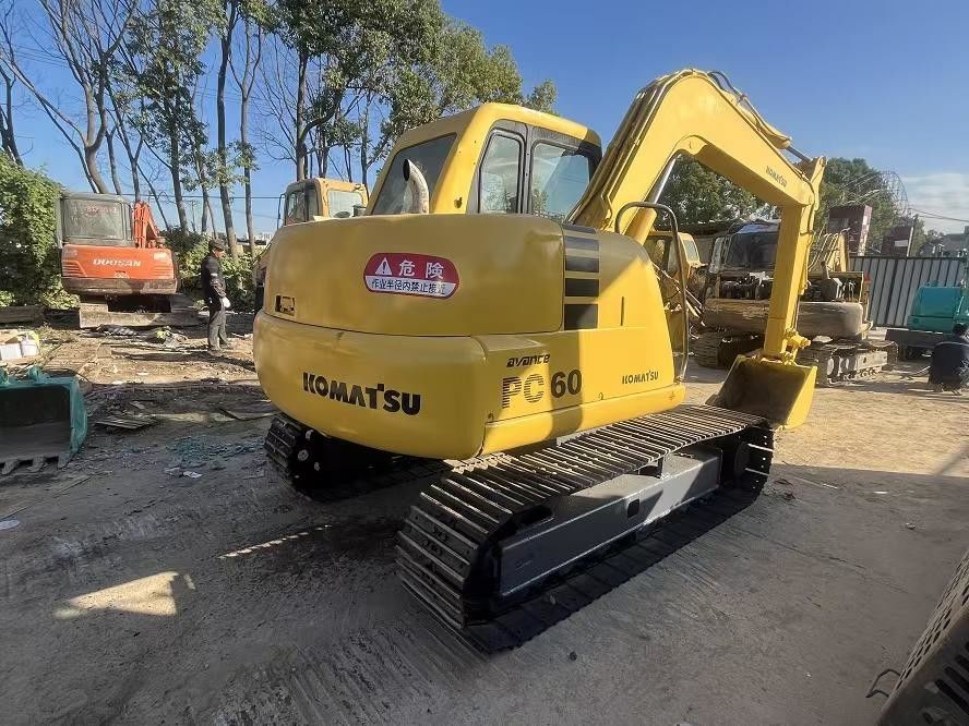 استفاده شده KOMATSU کاوشگر خزنده PC60-7 دست دوم KOMATSU PC60-7 تجهیزات حفاری کاوشگر ردیاب