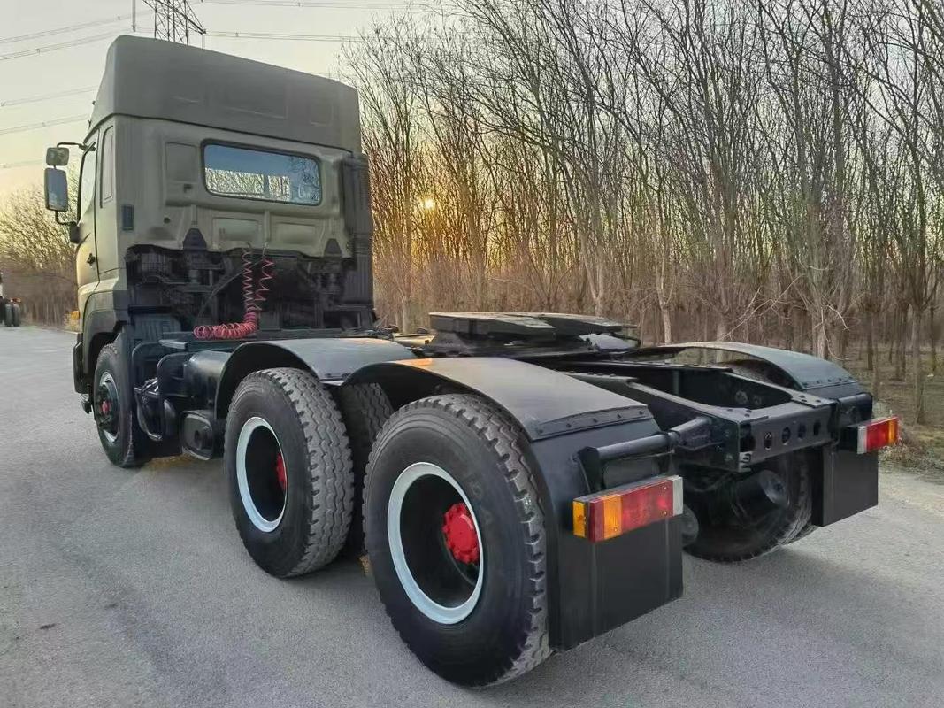 استفاده شده HINO 700 تراکتور کامیون حمل و نقل طول 7.18 M رنگ اصلی